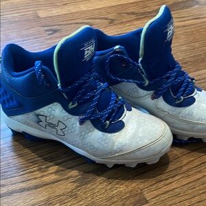 Under Armour Blue and White cleates with Dynamic Design